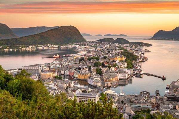OSLO BERGEN STAVANGER E FIORDI NORVEGESI TOUR ESTATE CON VOLI DA BOLOGNA
